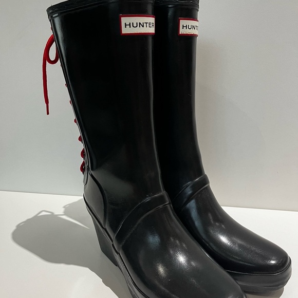 Súper chic Hunter boots with wedge. Not only useful but super cool. - Picture 2 of 4